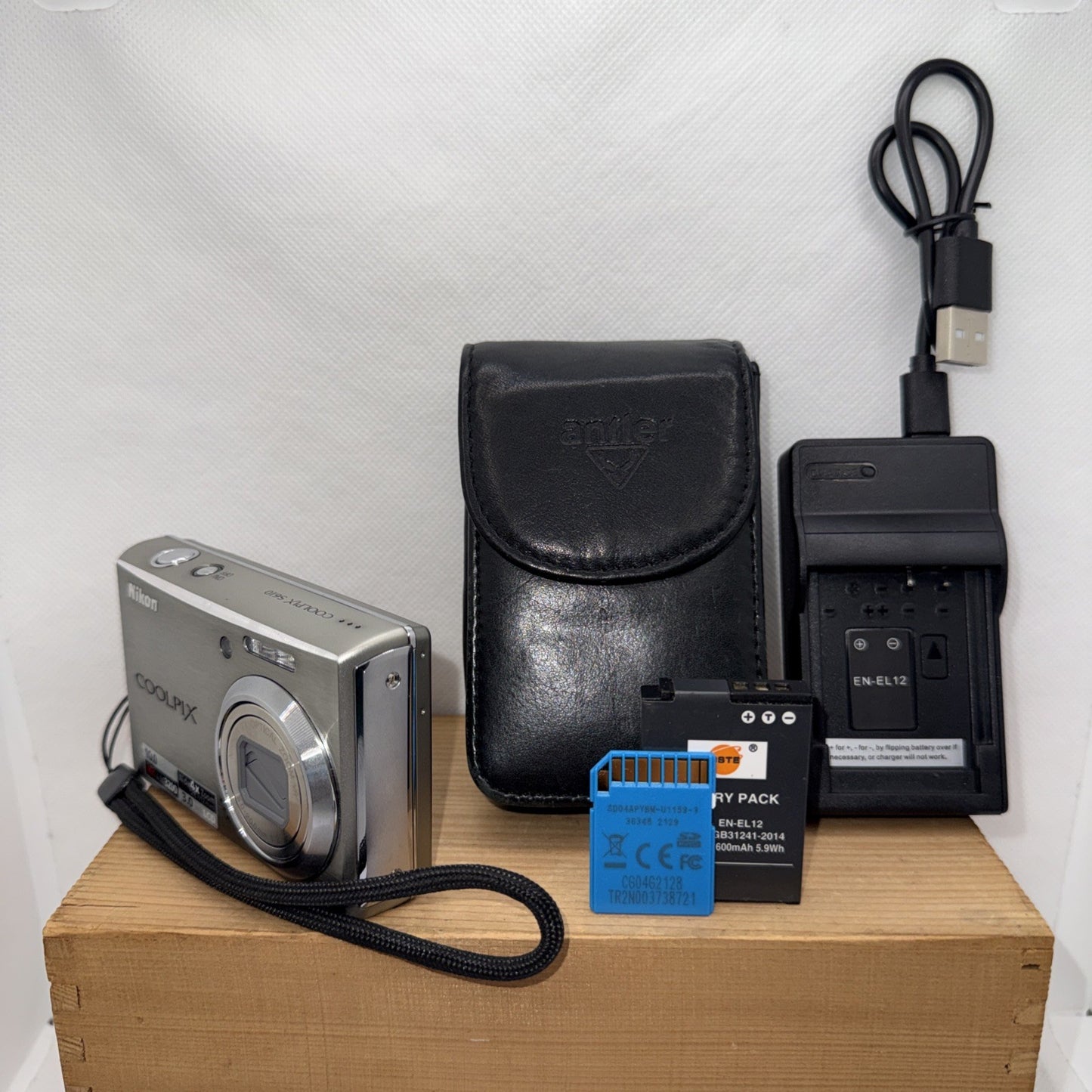 Nikon Coolpix S610 10MP Digital Camera Tested + Charger Battery Case 4GB + Gifts