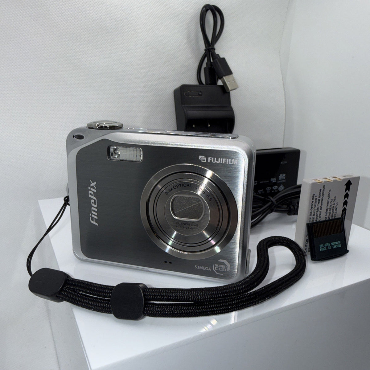 Digital Camera Fujifilm FinePix V10 5.1MP Tested Full Kit Excellent Condition