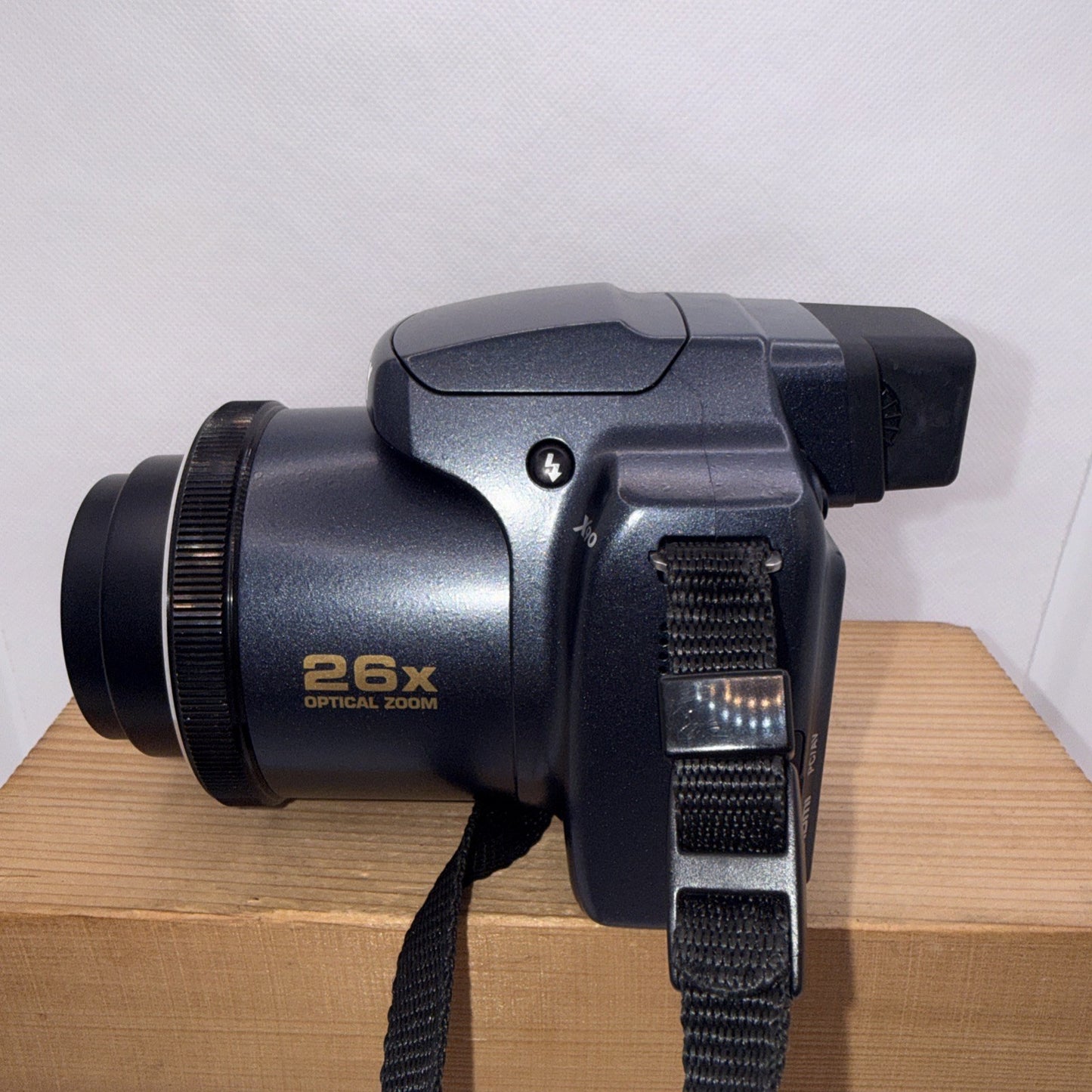 Pentax X90 12MP 26x Zoom Bridge Digital Camera Tested + Charger Battery 4GB SD