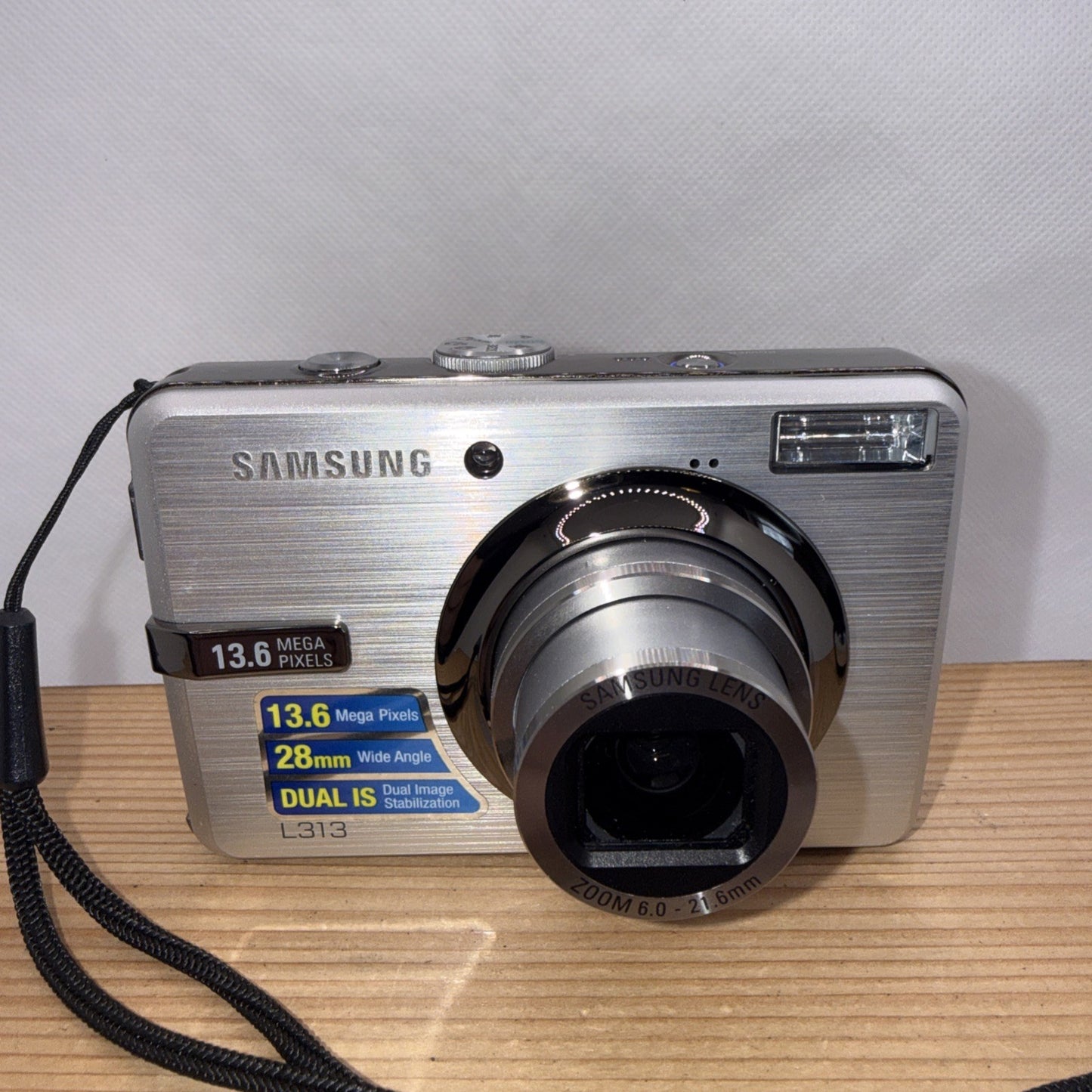 Samsung L313 13.6MP Digital Camera Tested + Charger Battery 4GB SD Card VGC