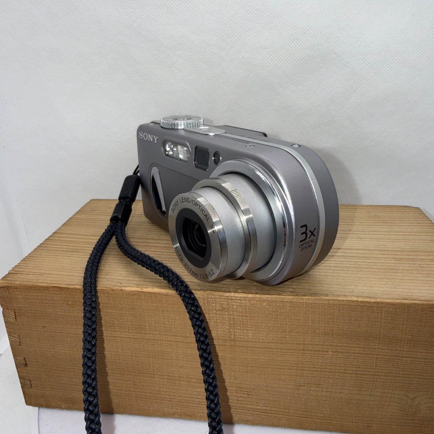 Sony Cyber-shot DSC-P10 5.0MP Digital Camera Tested + Charger Battery Memory Y2K