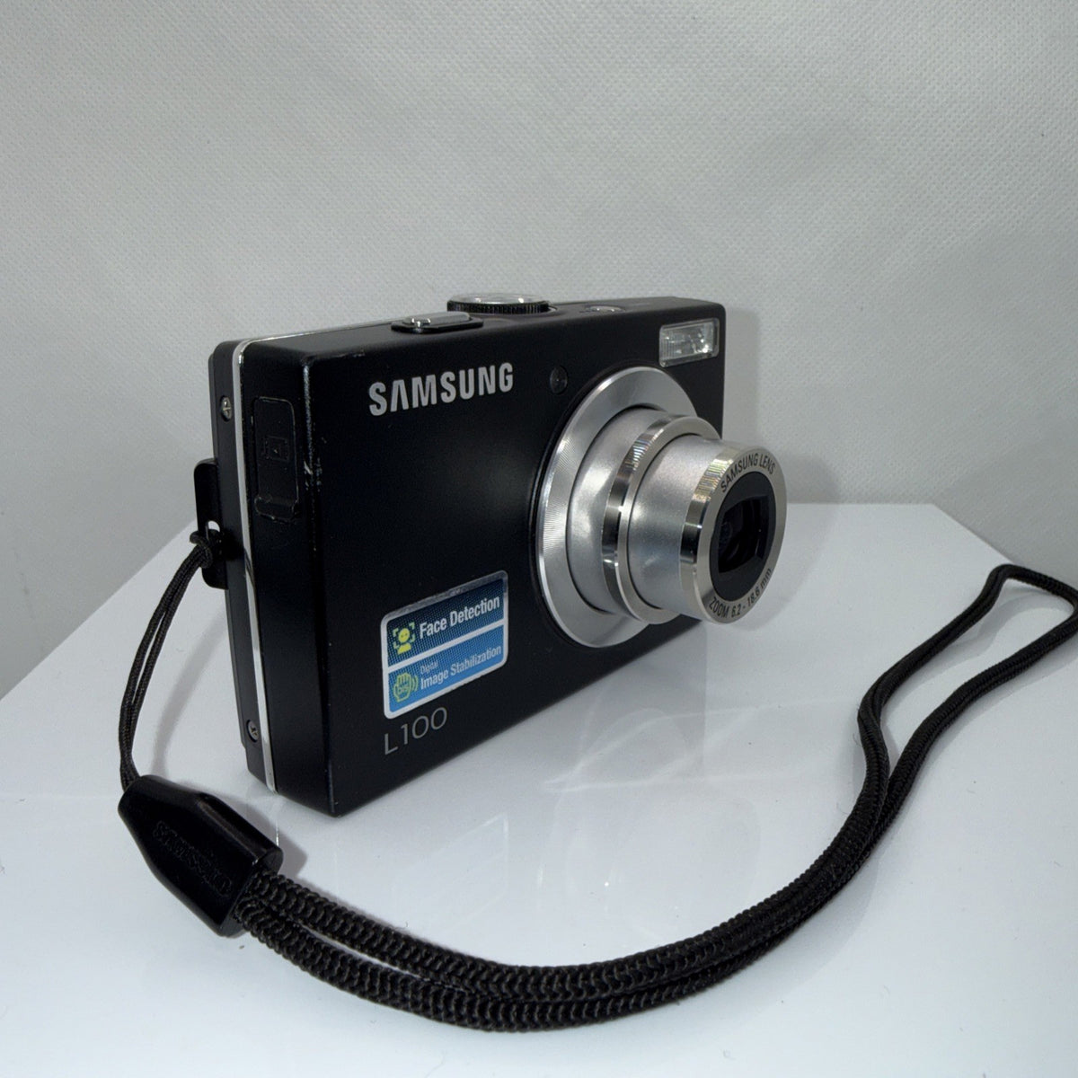 Digital Camera Samsung L100 8.2MP Tested Full Kit Charger Battery 4GB SD Case