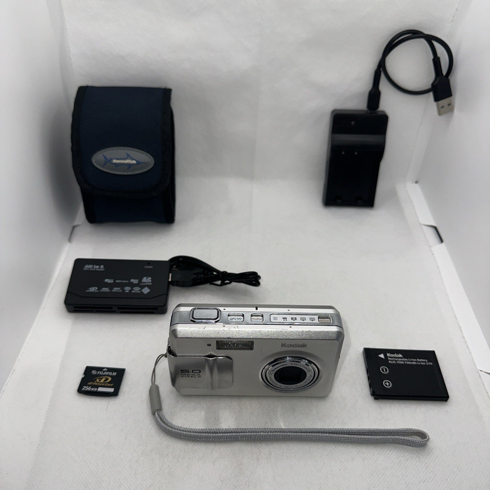 Kodak EasyShare LS755 Digital Camera 5.0MP Tested + Charger Battery Memory Case0
