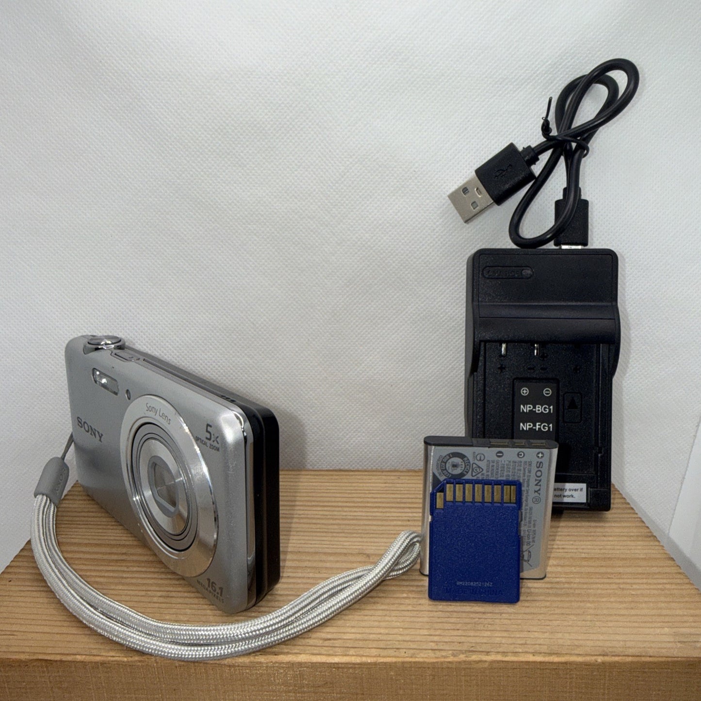 Sony Cybershot DSC-W710 16.1MP Digital Camera Working + Charger Battery 32GB