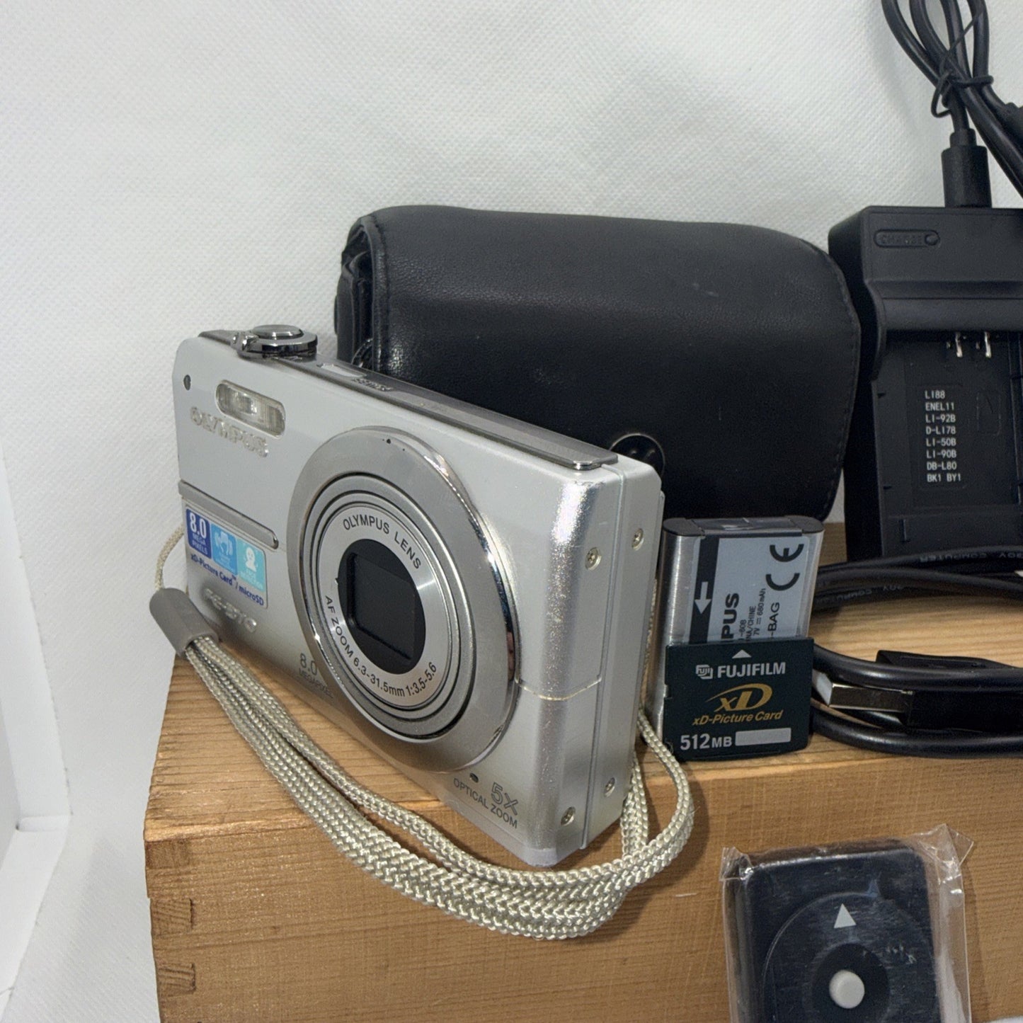 Olympus FE-370 8.0MP Digital Camera Working + Charger Battery Memory Case Retro