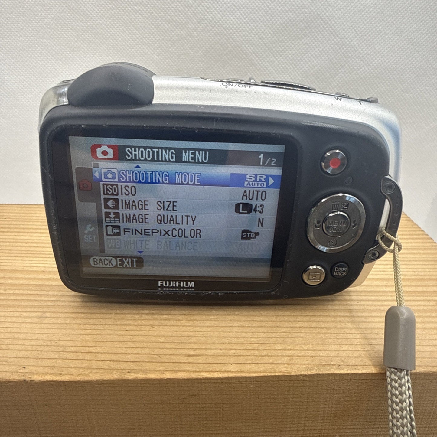 Fujifilm FinePix XP20 14.2MP Waterproof Camera + Charger Battery Memory Tested