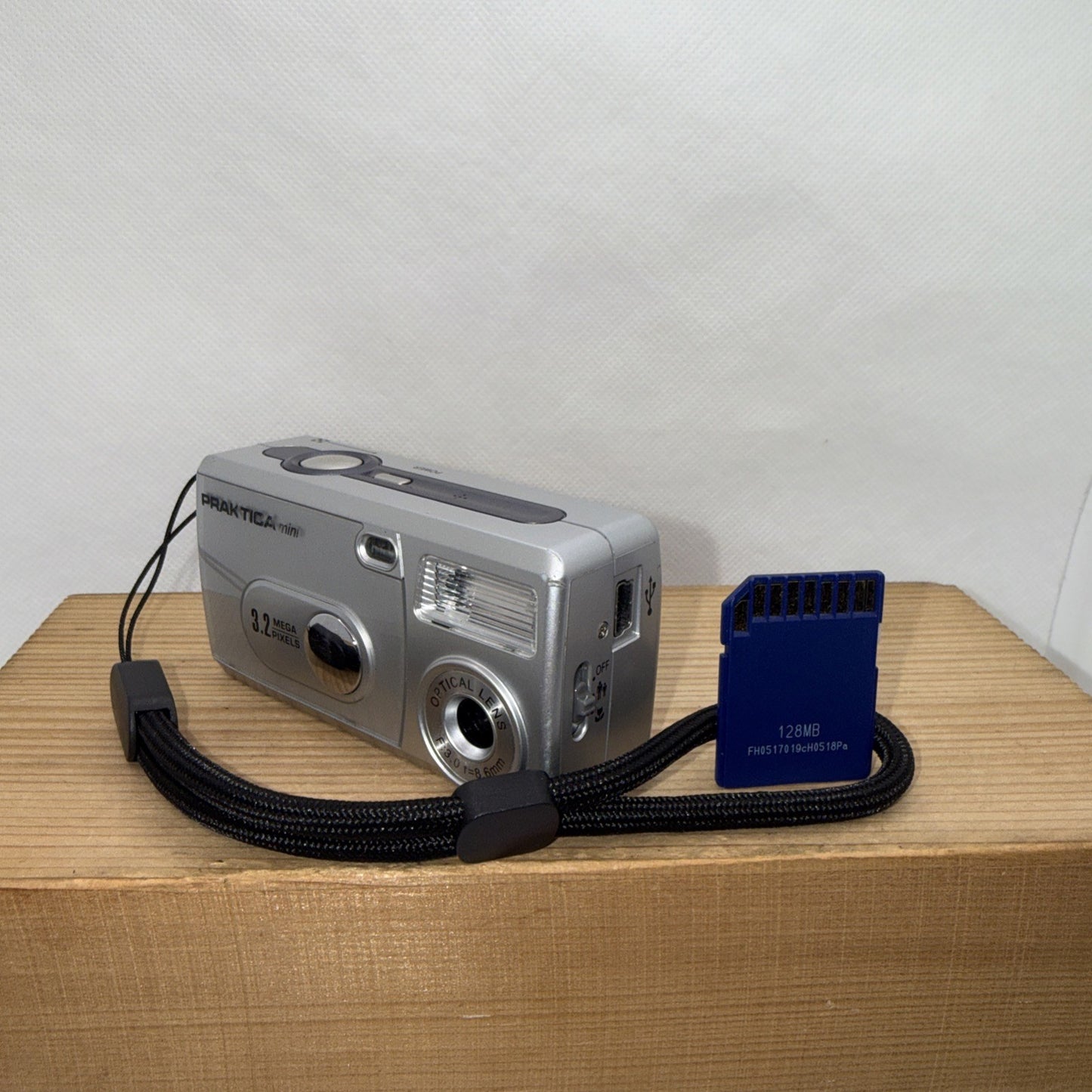 Praktica Mini 3.2MP Digital Camera Tested & Fully Working + 128MB SD Card