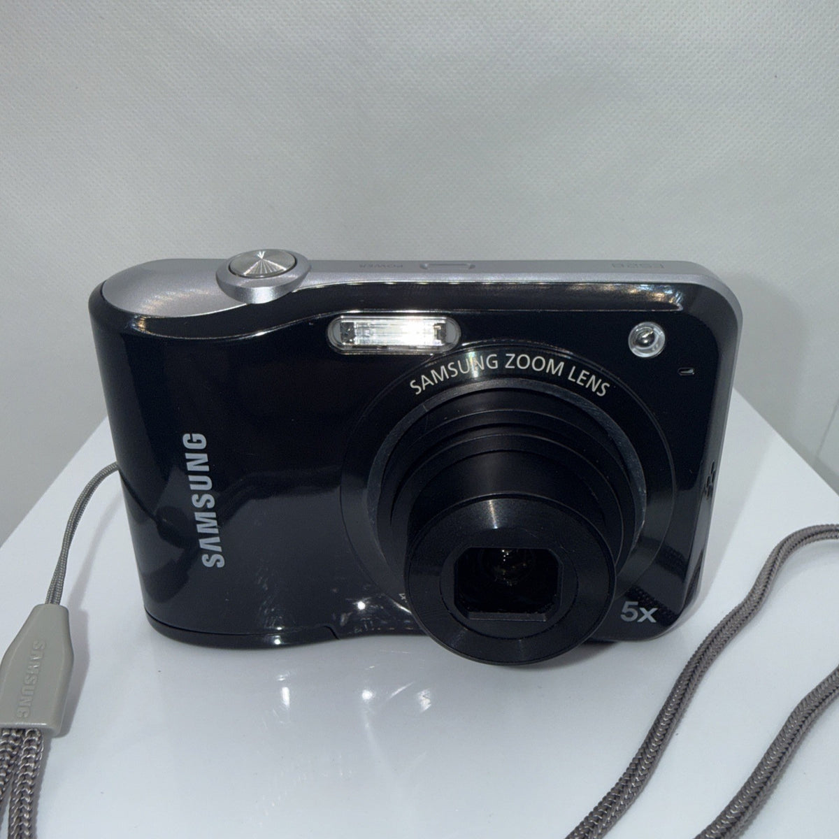 Digital Camera Samsung ES28 12.2MP Tested Working + Batteries Charger 4GB SD
