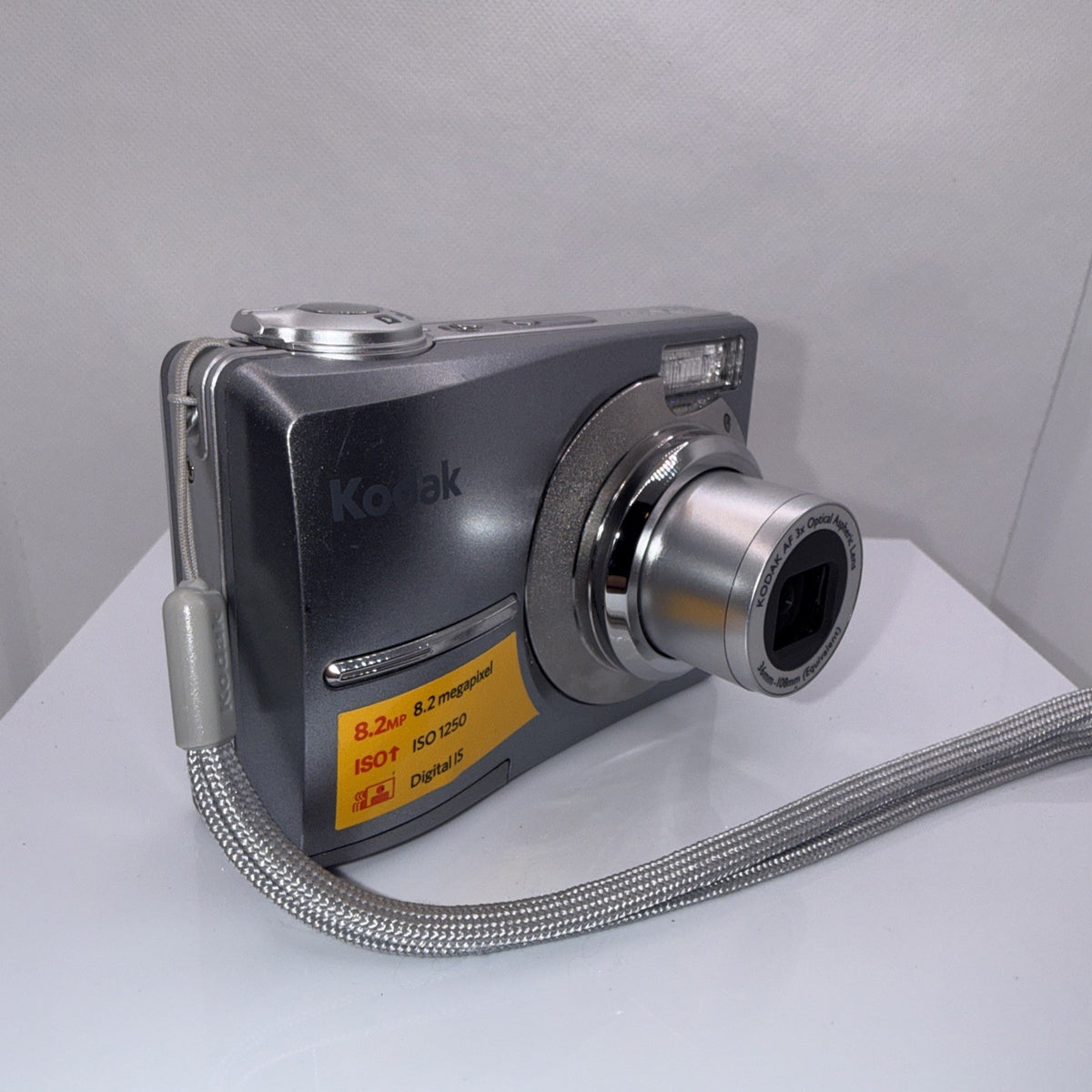 Digital Camera Kodak EasyShare C813 8.2MP Tested + Charger Batteries 2GB SD Card