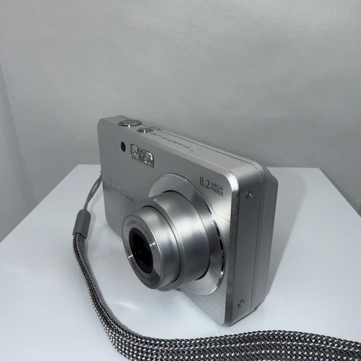 Fujifilm FinePix J10 8.2MP Digital Camera + Charger Battery 8GB SD Card Working