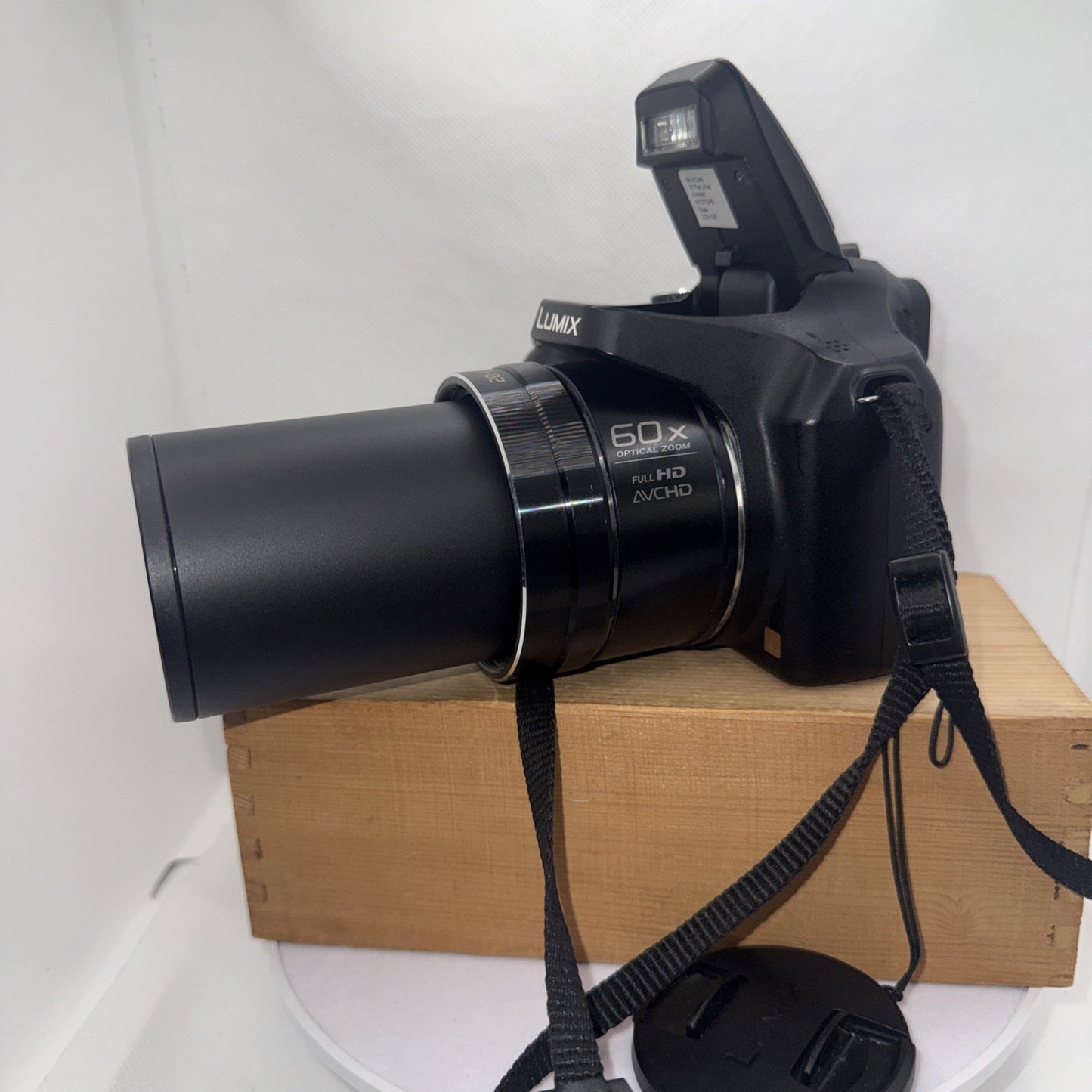 Panasonic Lumix DMC-FZ72 16.1MP Digital Bridge Camera *Minor Lens Issue - Tested