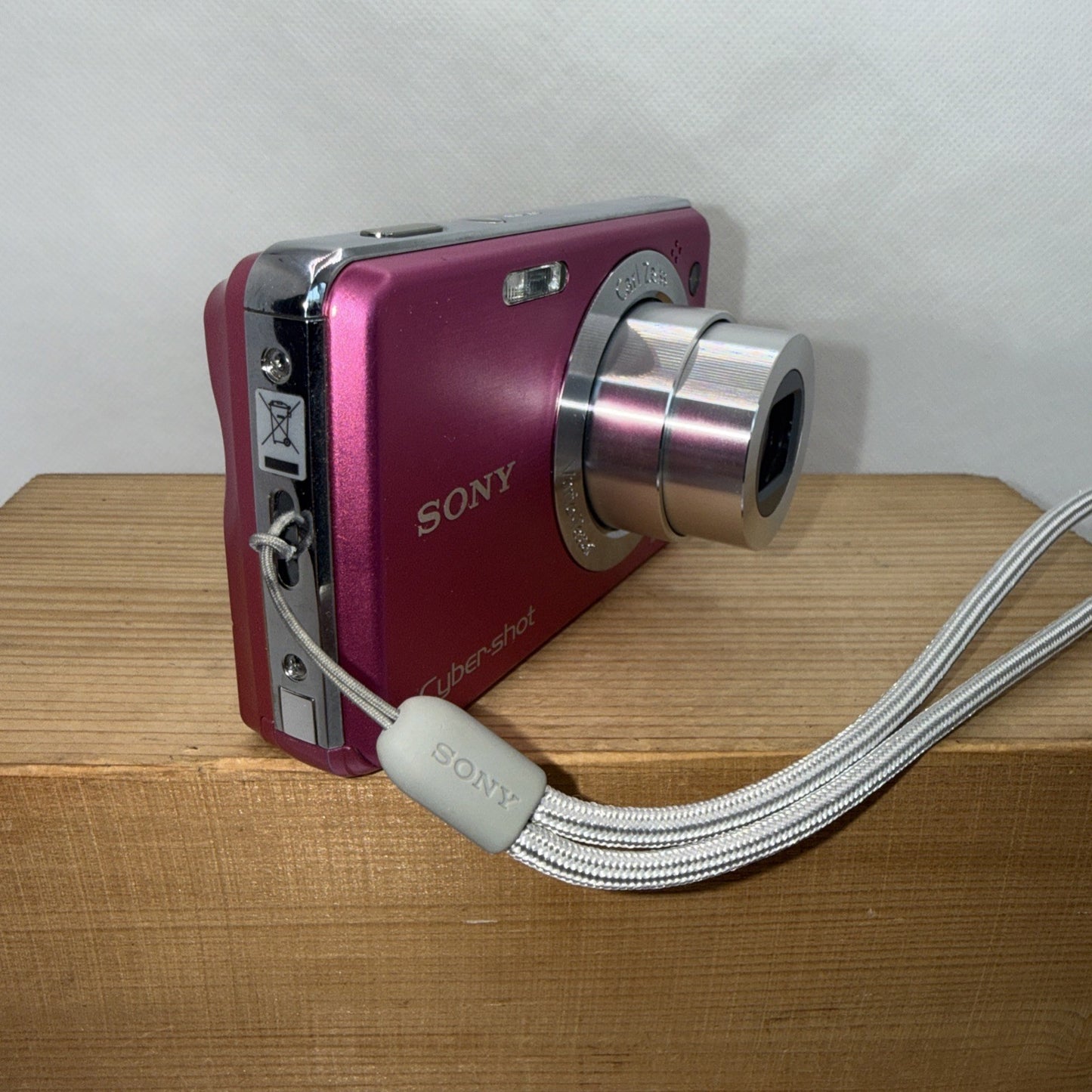 Sony Cybershot W220 Pink Digital Camera 12.1MP Tested + Charger Battery Memory