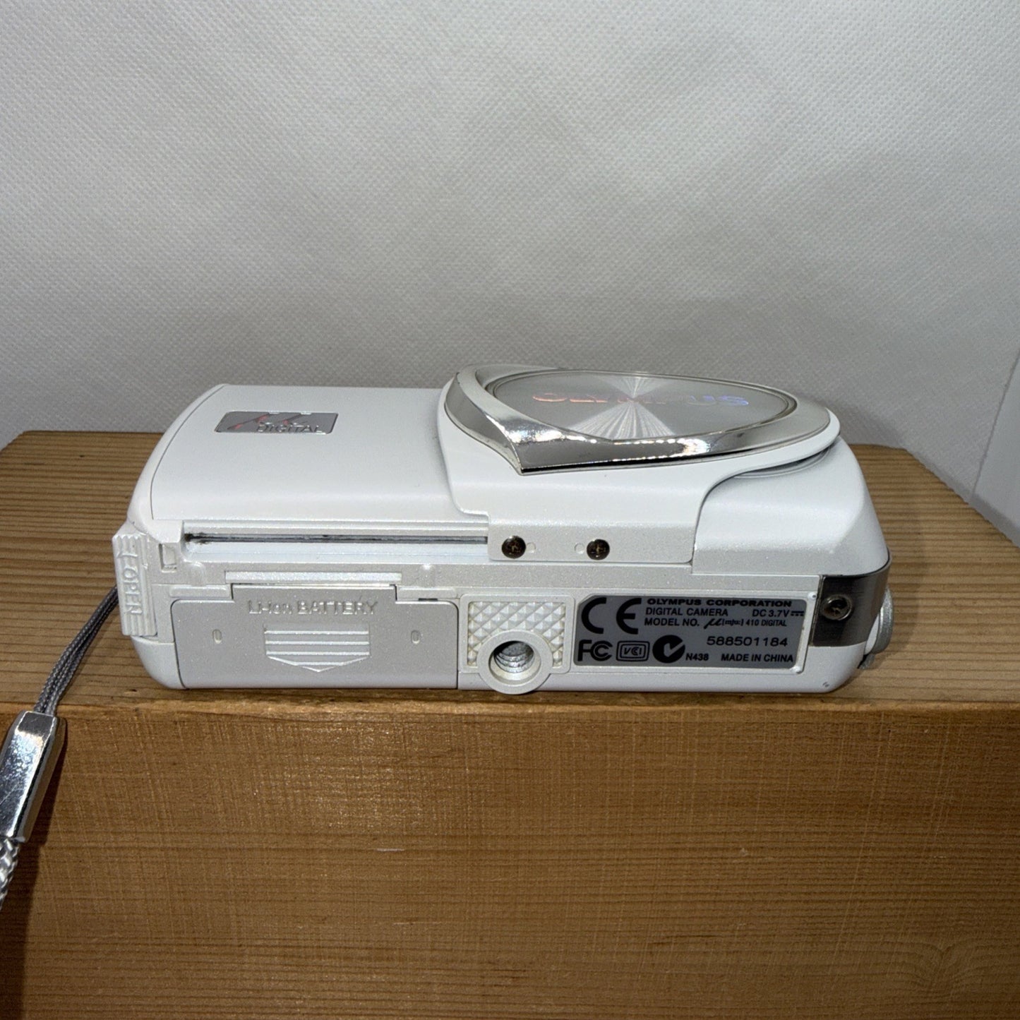 Rare White Olympus Mju 410 4MP Digital Camera Tested Charger Battery Memory Case