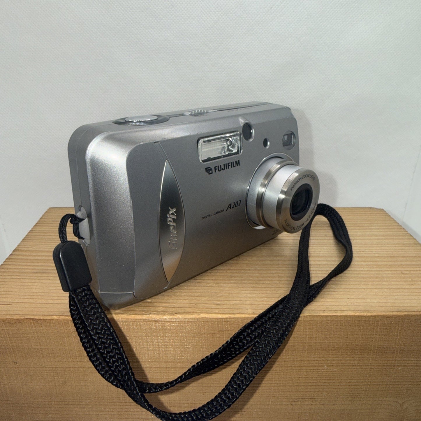 Fujifilm FinePix A203 2.0MP Compact Digital Camera + XD Card & Accessories Retro