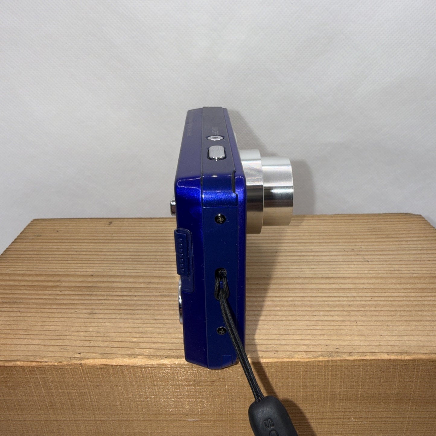 Sony Cybershot DSC-W560 14.1MP Digital Camera Tested + Charger Battery 8GB SD