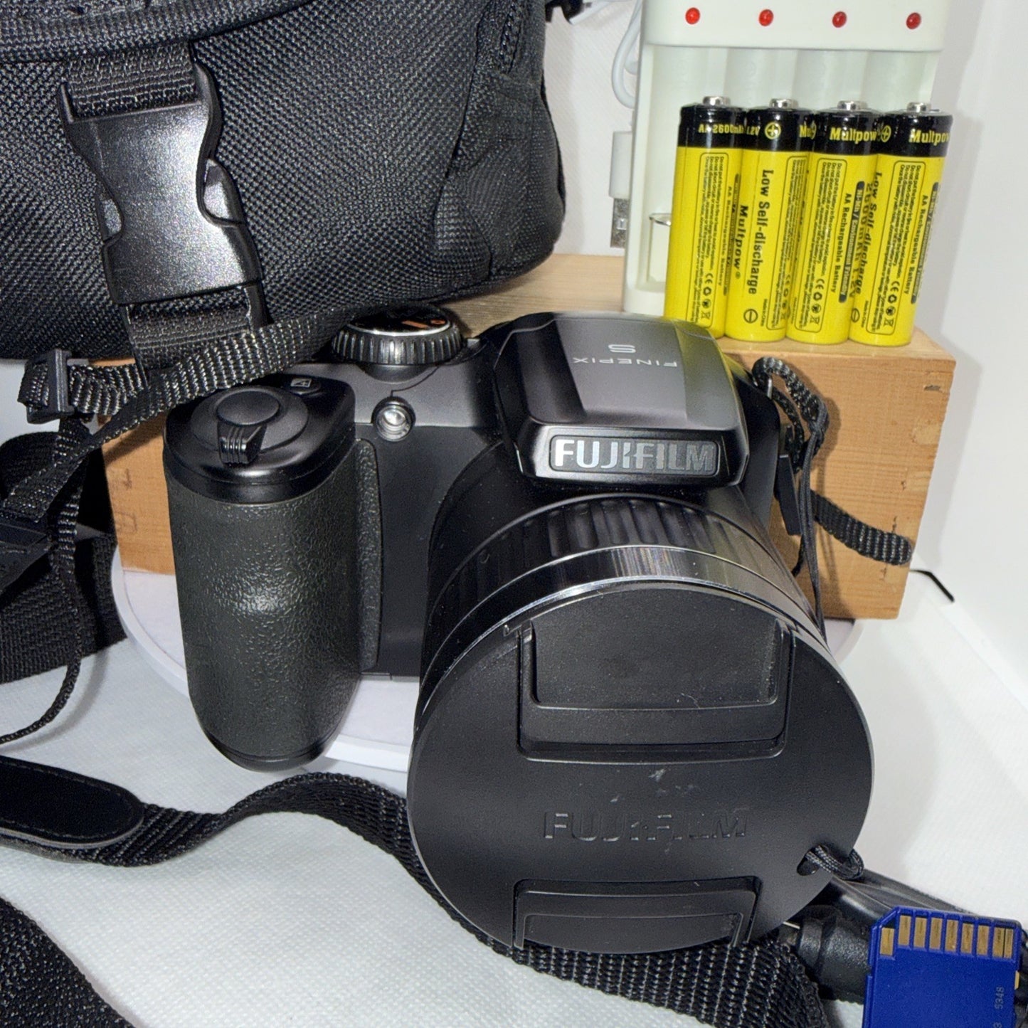 Fujifilm Finepix S4800 16MP Bridge Camera + Batteries Charger Bag 16GB SD VGC
