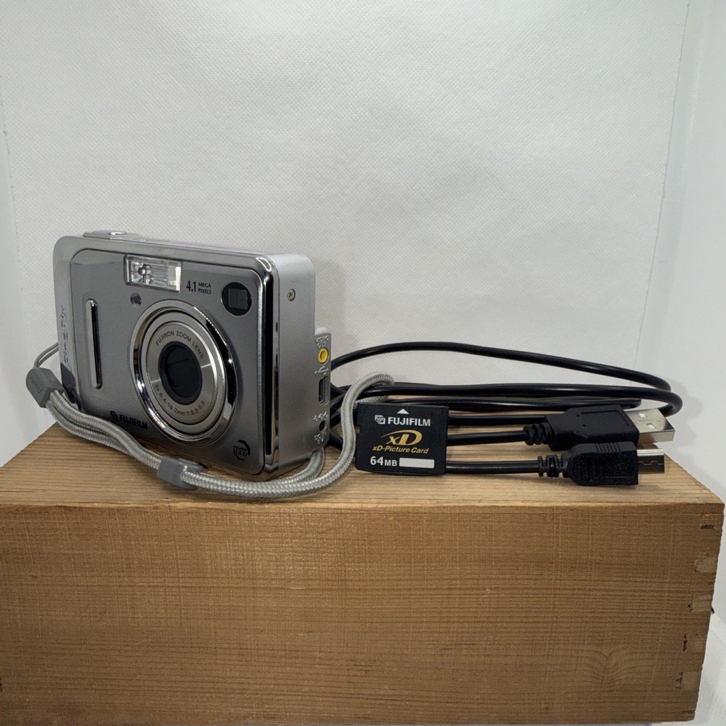 Fujifilm Finepix A400 4.1MP Digital Camera Tested Working + 64MB XD Card