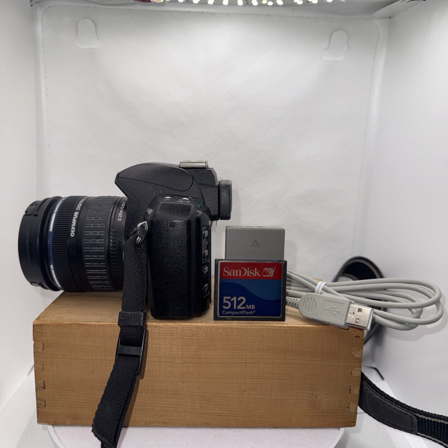 Olympus E-400 10MP Digital DSLR Camera Tested + Charger Battery Memory Case