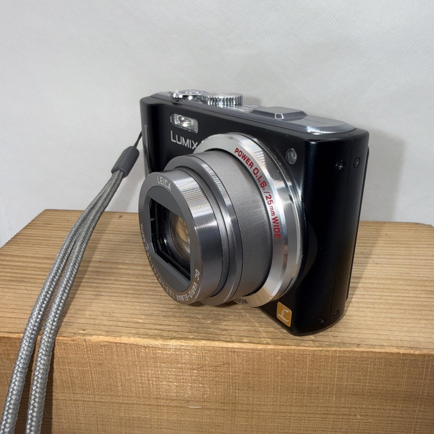 Panasonic Lumix DMC-TZ10 Digital Camera Tested *Minor screen issue + Accessories