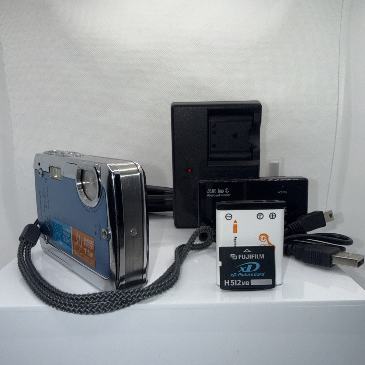 Digital Camera Olympus u720 SW 7.1MP Waterproof Tested + Charger Battery Memory