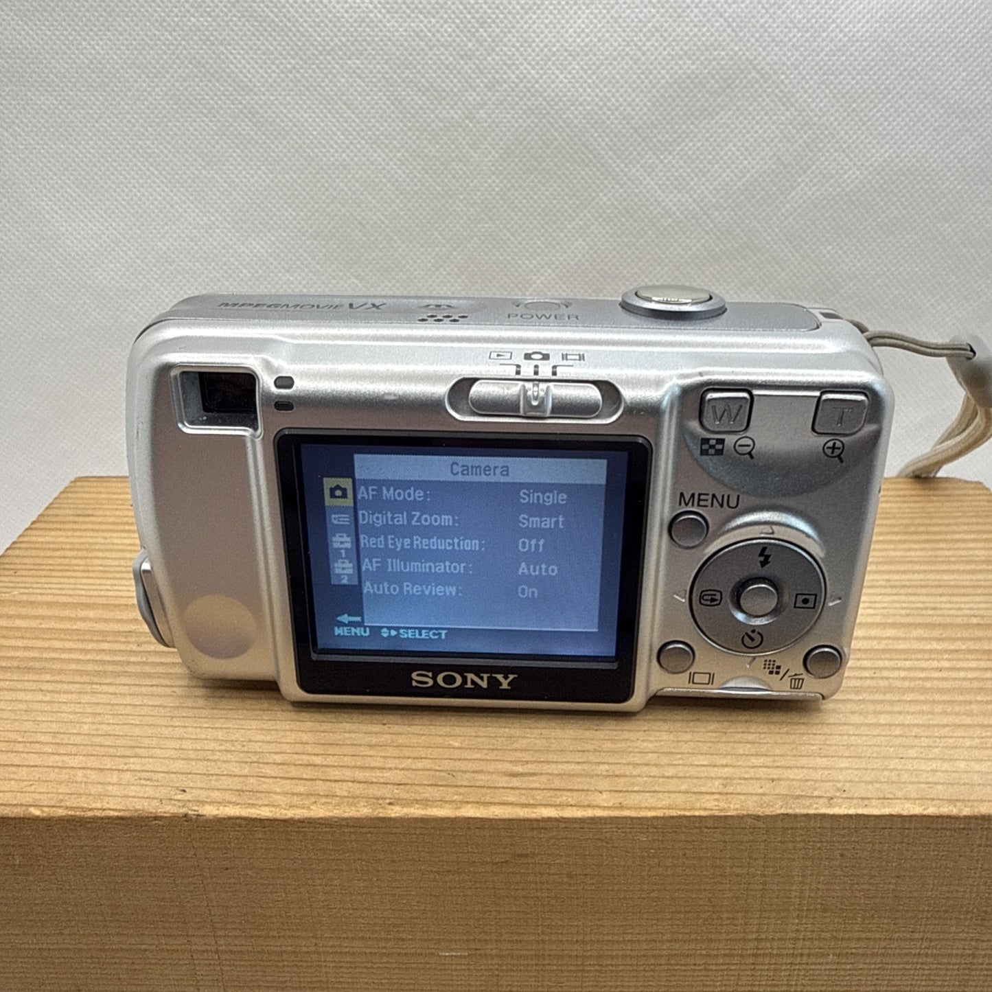 Sony Cybershot DSC-S600 6.0MP Digital Camera Tested (minor battery flap issue)