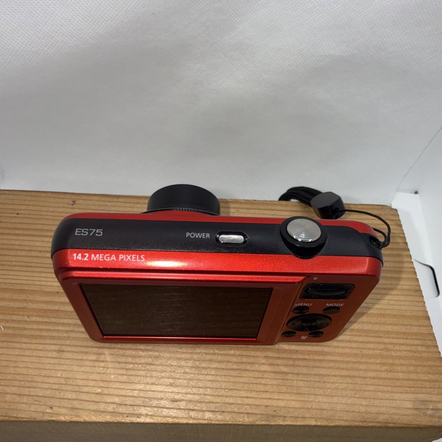 Samsung ES75 14.2MP Digital Camera Red Tested + Charger Battery 4GB SD Card