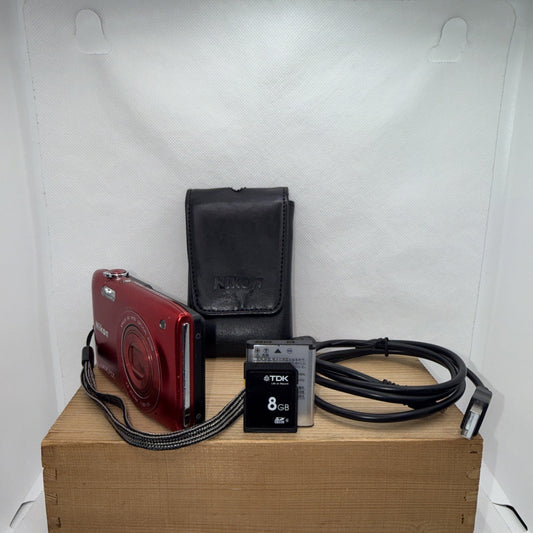 Nikon Coolpix S3200 16.0MP Digital Camera Tested + Charger Battery Case 8GB SD