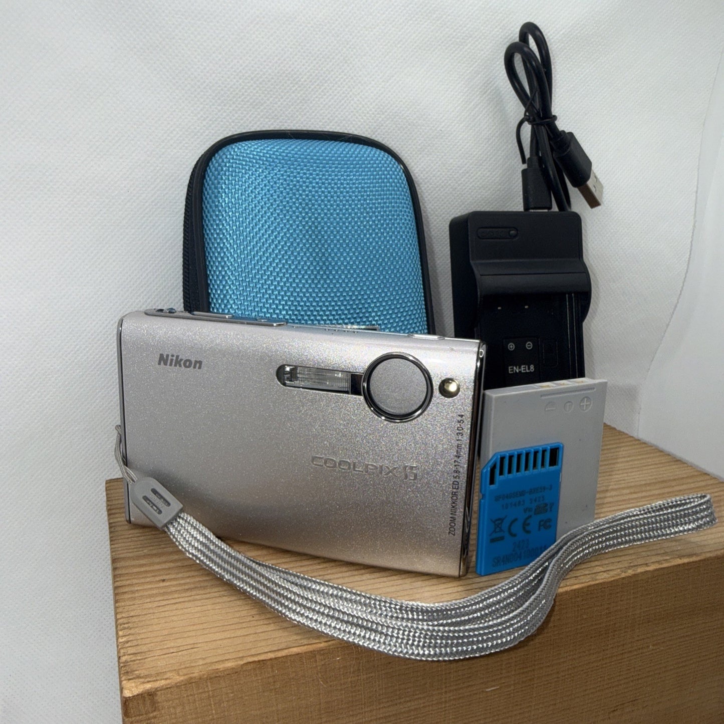 Nikon Digital Camera Coolpix S5 6.0MP Silver Tested Full Working Set