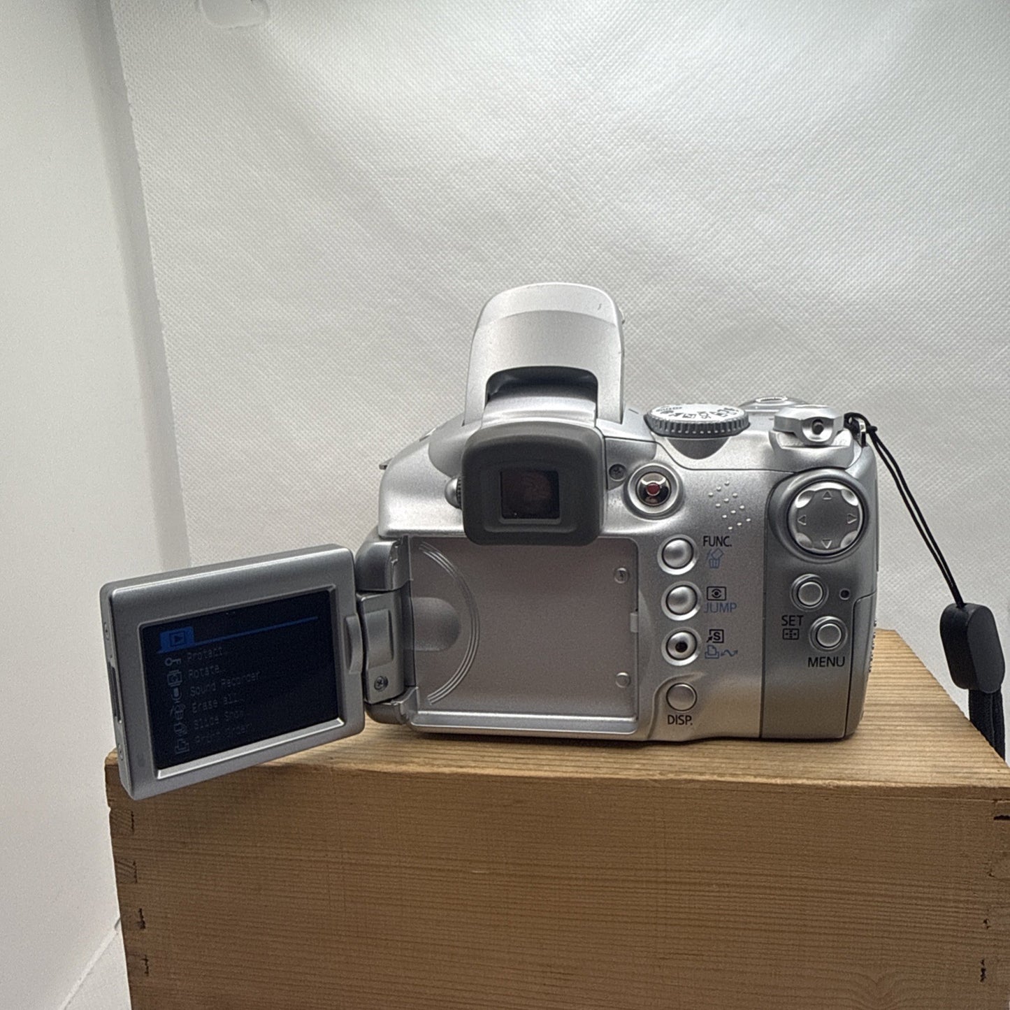 Canon PowerShot S2 IS 5MP Digital Camera Tested + Charger Batteries Case And SD