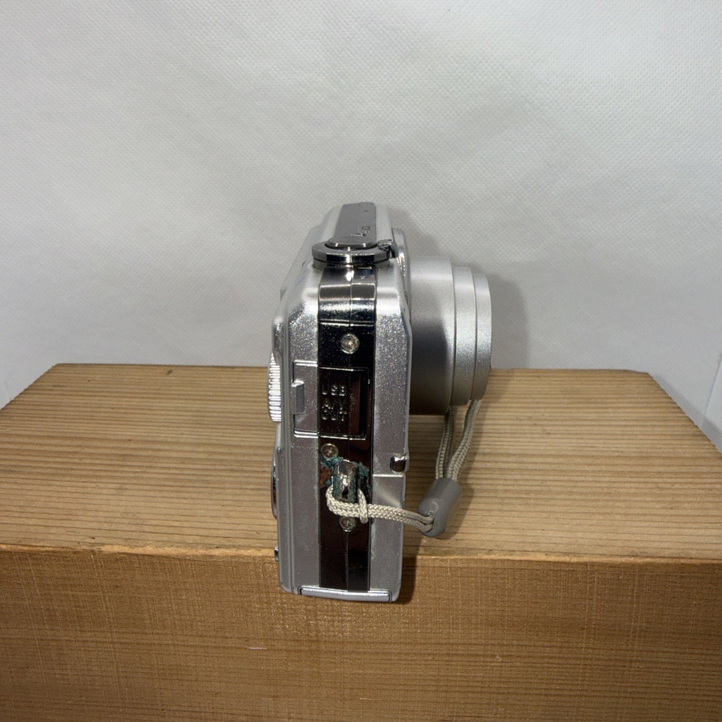 Olympus FE-370 8.0MP Digital Camera Working + Charger Battery Memory Case Retro