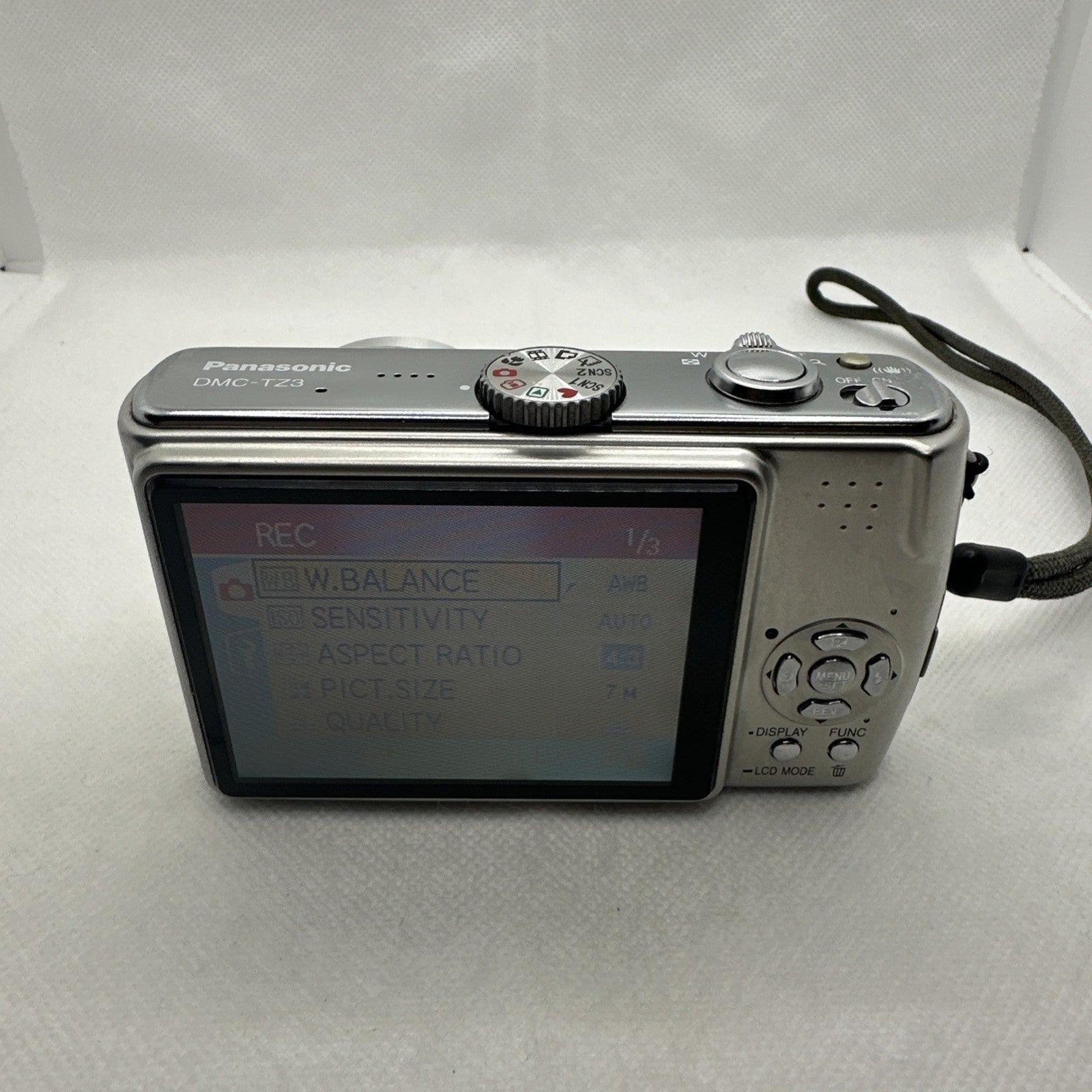 Panasonic Digital Camera LUMIX DMC TZ3 7.2MP Tested Plus Battery Charger 16GB SD4