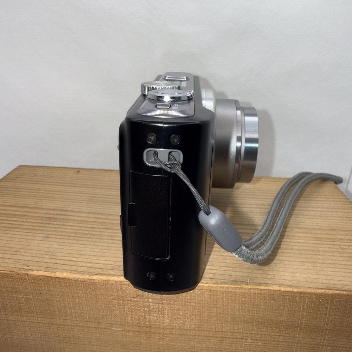 Panasonic Lumix DMC-TZ10 Digital Camera Tested *Minor screen issue + Accessories