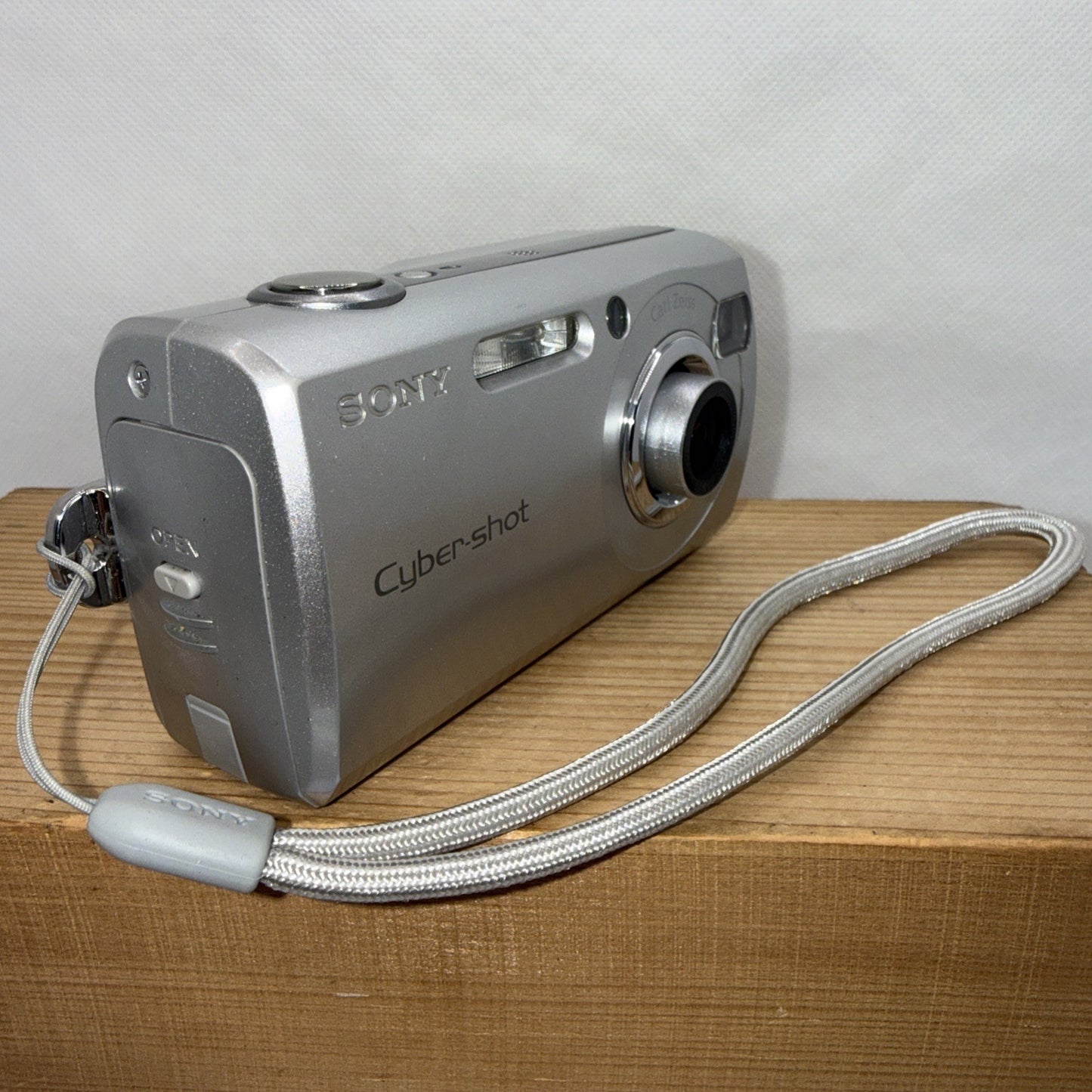 SONY Cyber-shot DSC-S40 4.1 MP Digital Camera Tested Working + Accessories