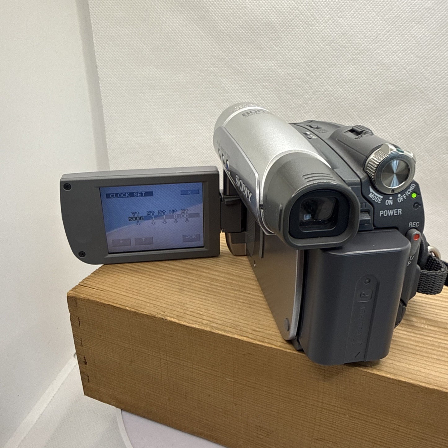 Sony DCR-HC28 NTSC / PAL MiniDV Handycam Camcorder 20x Zoom Video Camera Tested