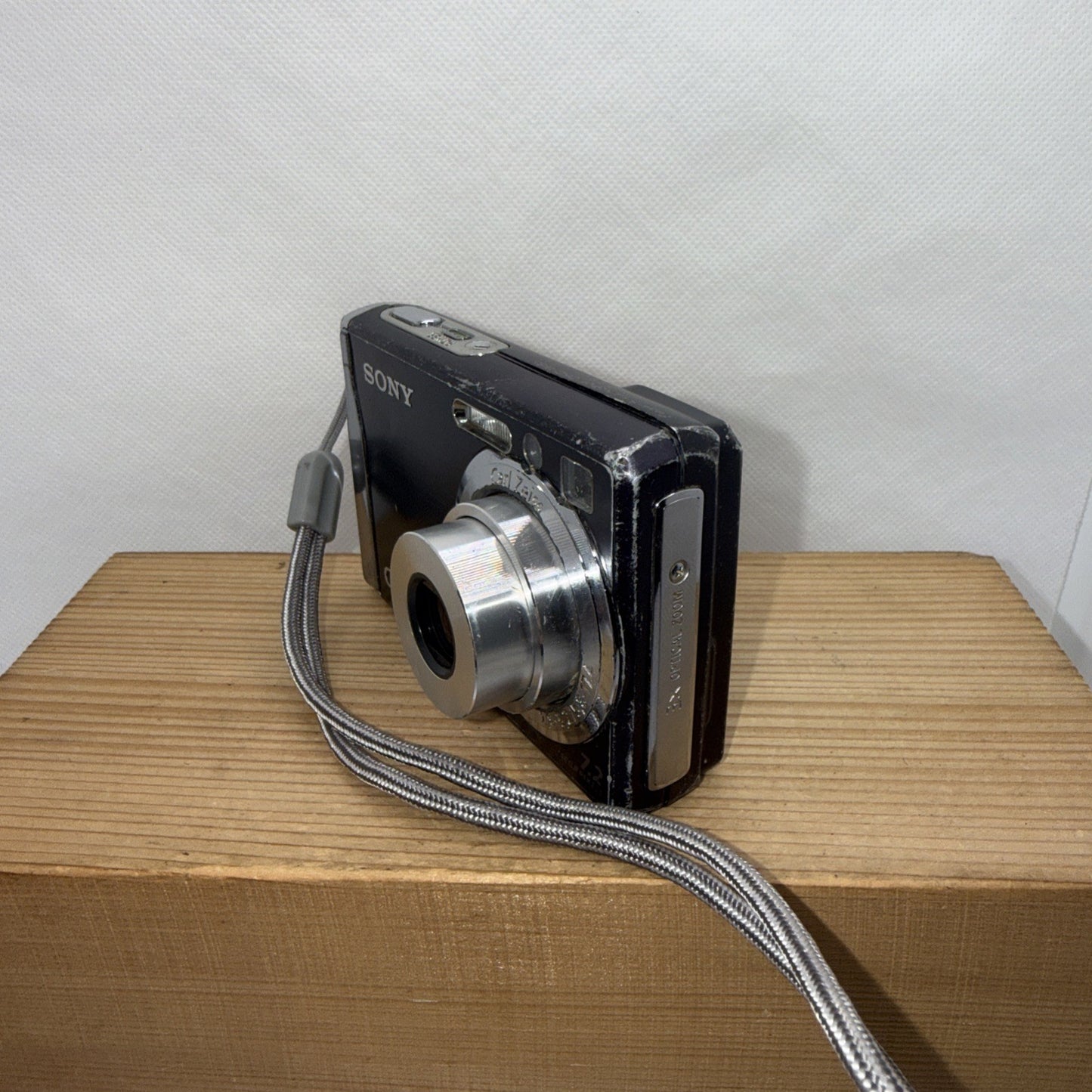 Sony Cyber-shot DSC-W85 7.2MP Camera Tested *Scratches + Charger Battery Memory