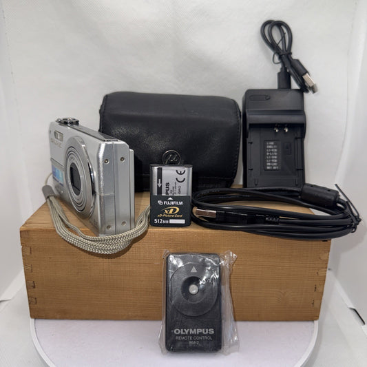 Olympus FE-370 8.0MP Digital Camera Working + Charger Battery Memory Case Retro