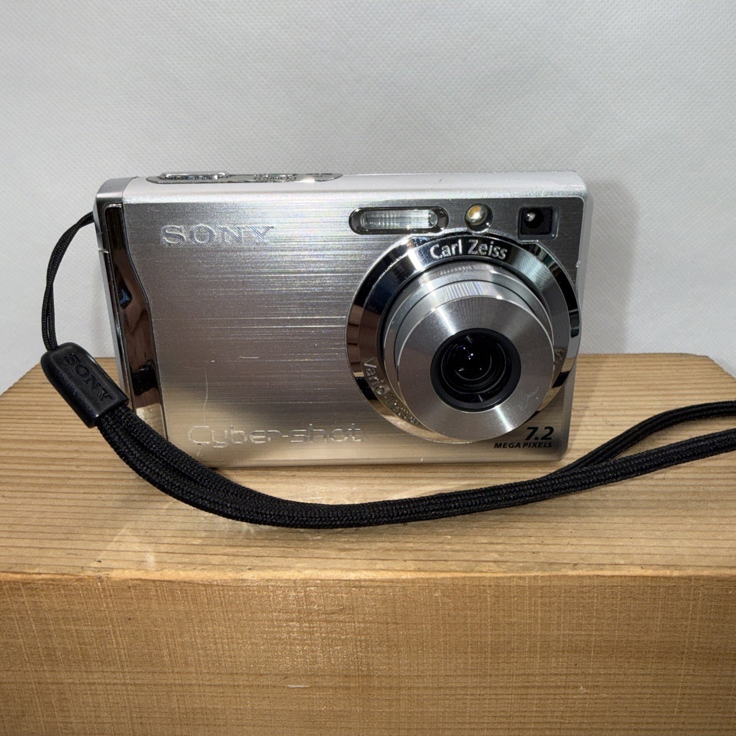 Sony Cybershot DSC-W80 7.2MP Digital Camera Tested + Charger Battery Memory Card
