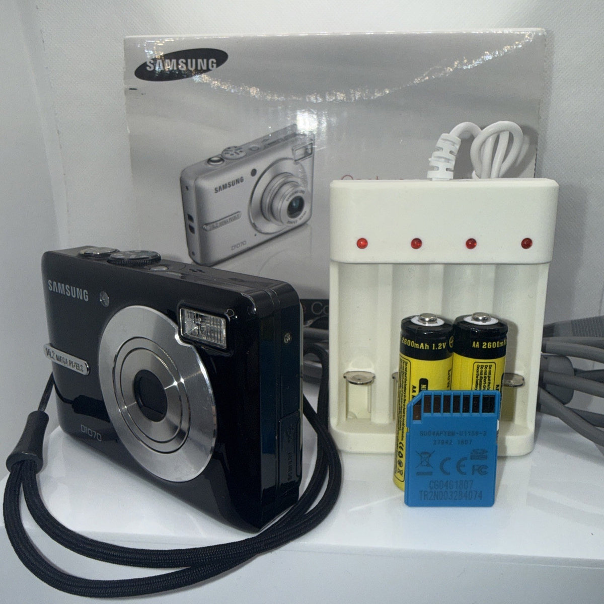 Samsung D1070 10.2MP Digital Camera Tested + Charger Batteries 4GB SD Card