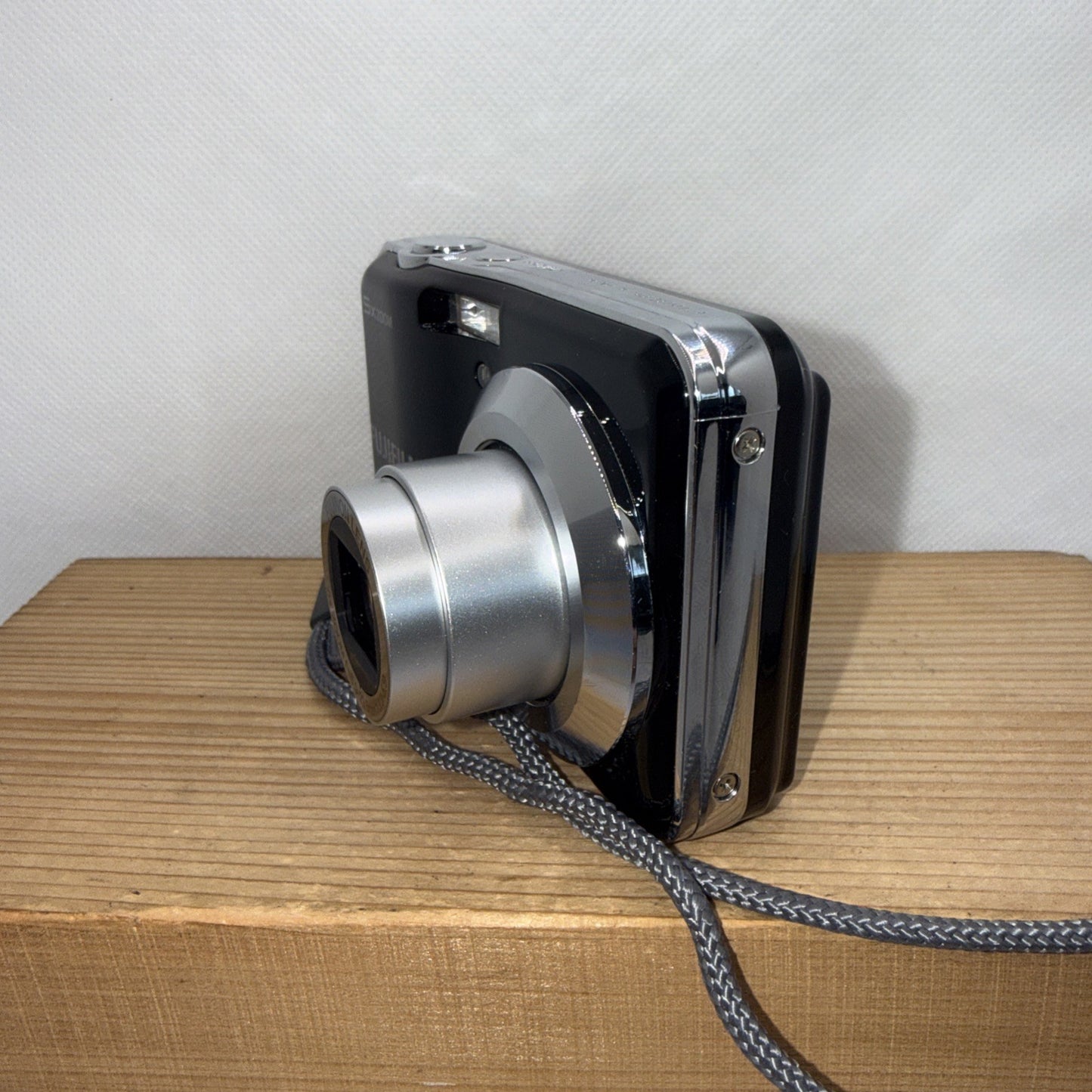 Fujifilm AX510 14MP Digital Camera Working With Some Minor Issues + Accessories