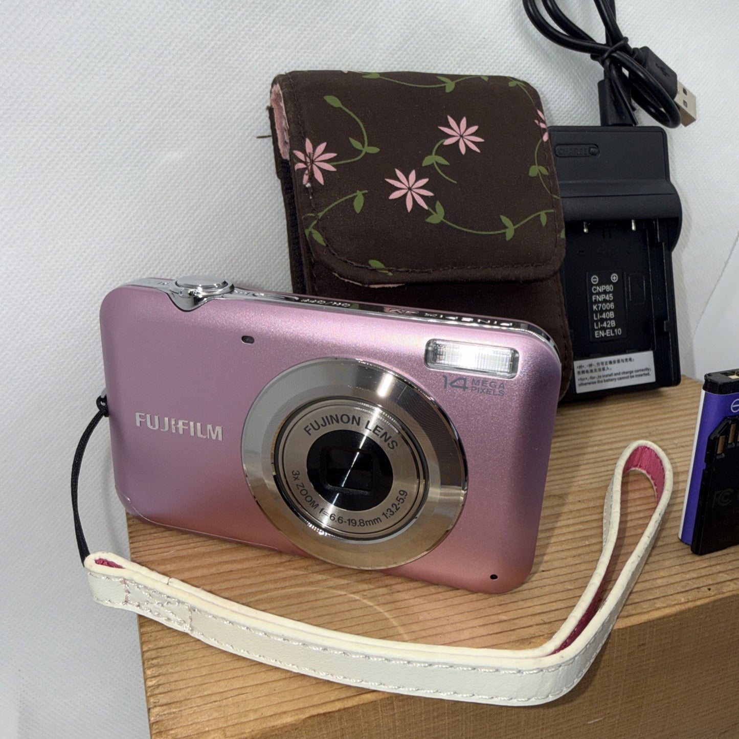 Fujifilm JV160 14MP Digital Camera Pink Tested + Charger Battery Case 4GB SD VGC