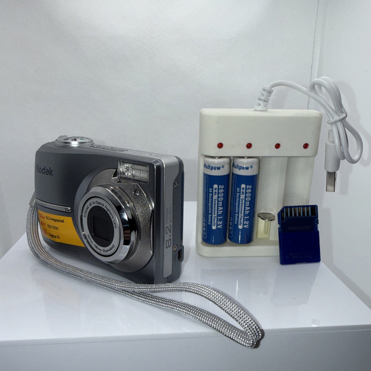 Digital Camera Kodak EasyShare C813 8.2MP Tested + Charger Batteries 2GB SD Card