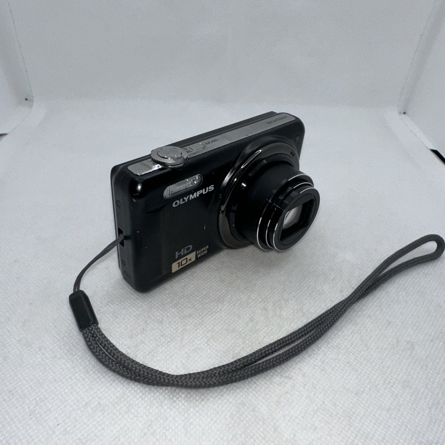 Olympus D-720 14.0MP Digital Camera *Some Dead Pixels* + Charger Battery 16GB SD1