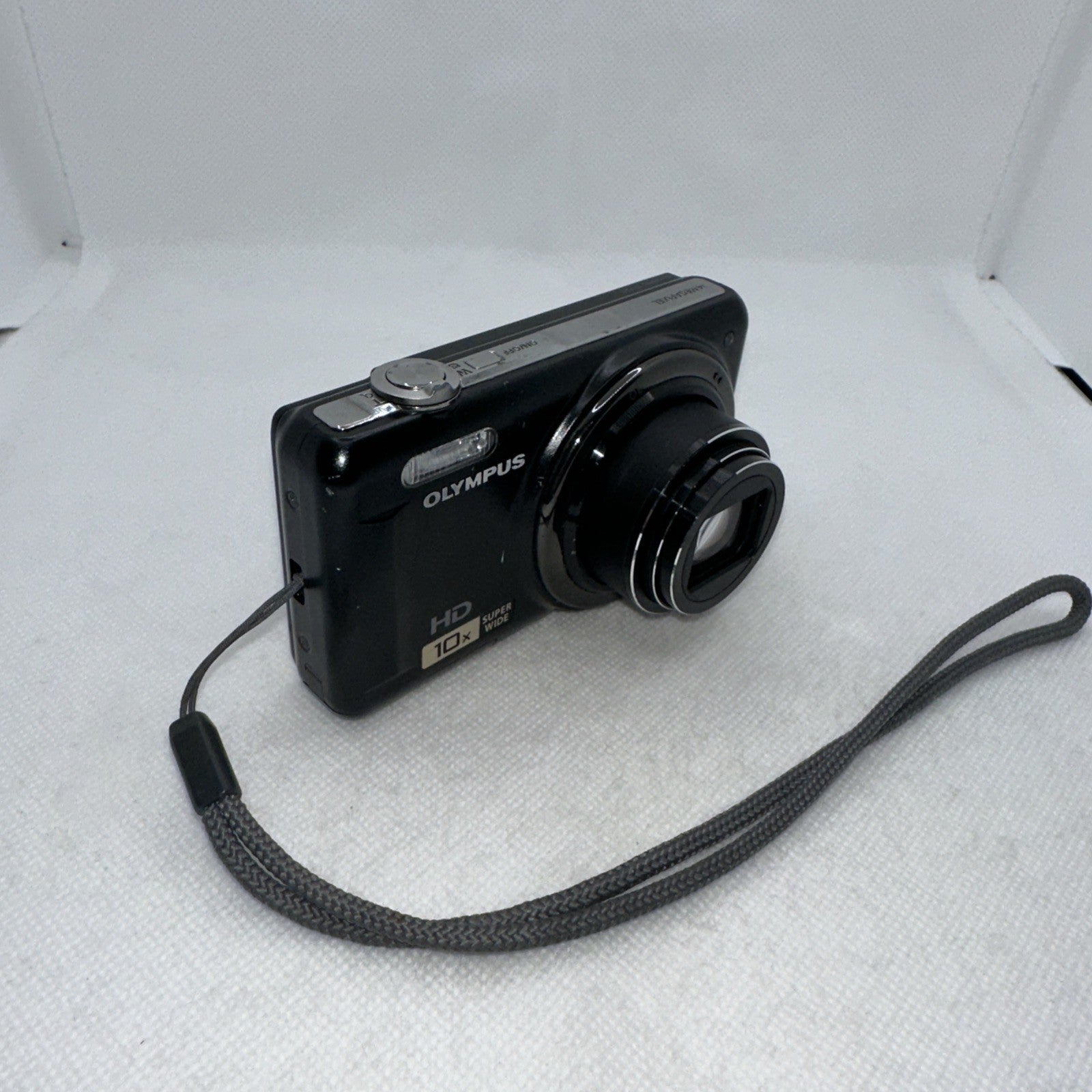 Olympus D-720 14.0MP Digital Camera *Some Dead Pixels* + Charger Battery 16GB SD1