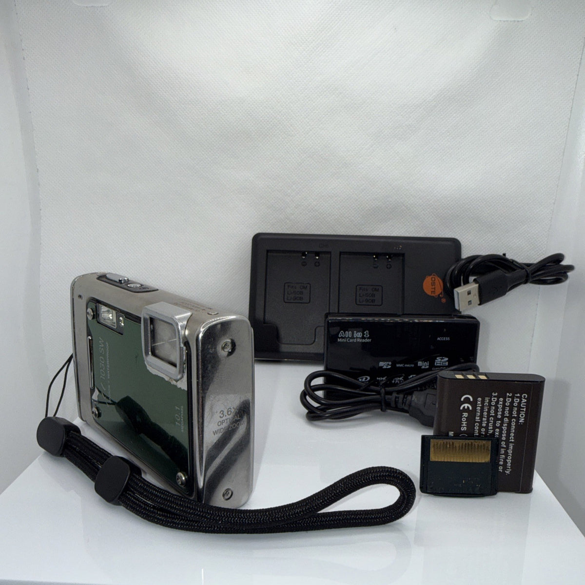 Olympus U 1030 SW Digital Camera Waterproof Tested + Charger Battery Memory