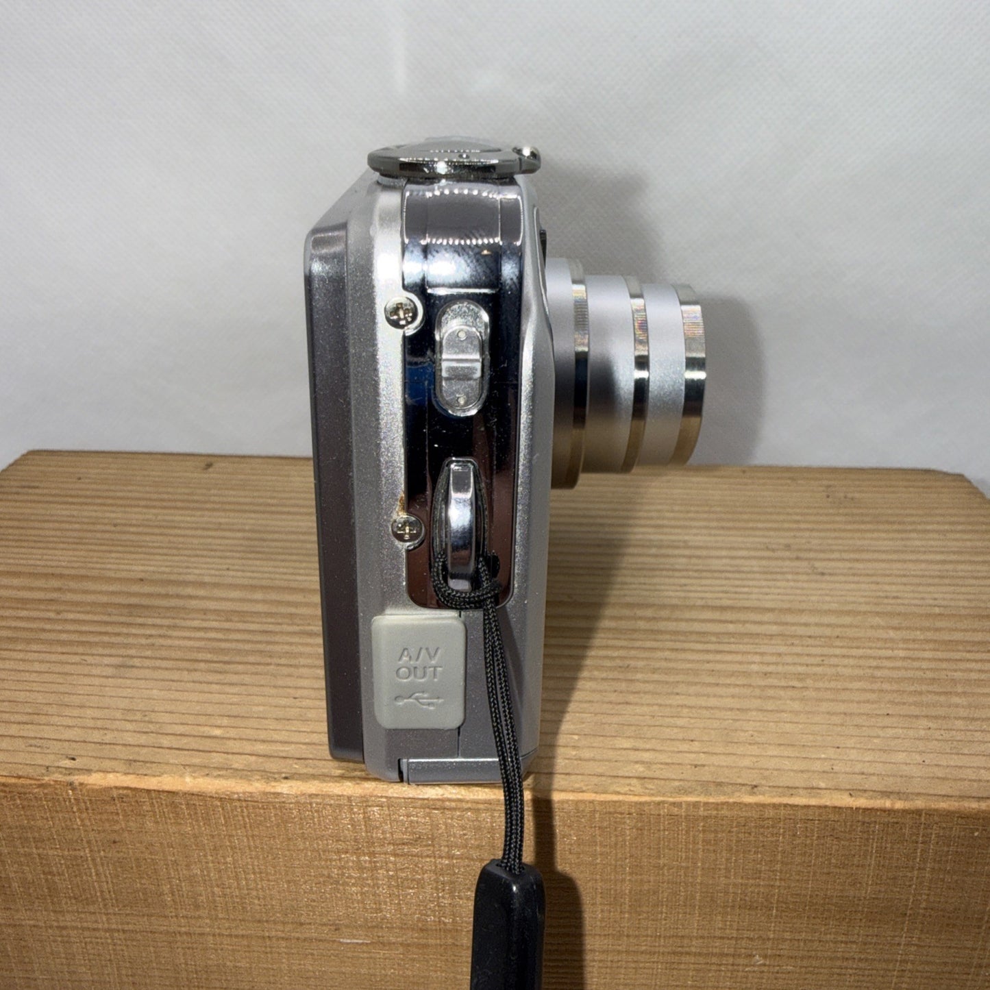 Fujifilm FinePix V10 5.1MP Digital Camera Tested Working + Charger Battery XD