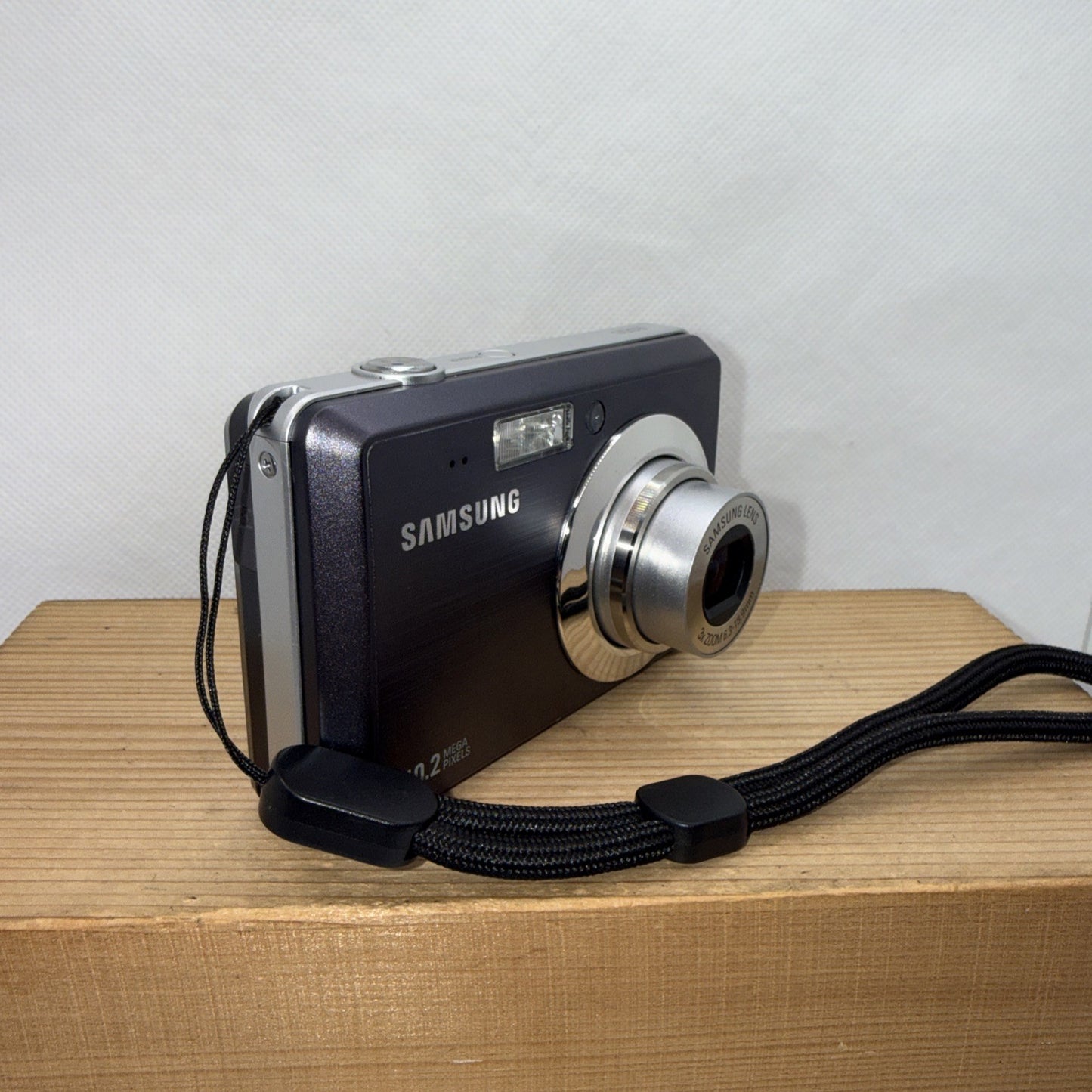 Samsung ES55 10.2MP Digital Camera Working + Charger Battery 4GB SD Card