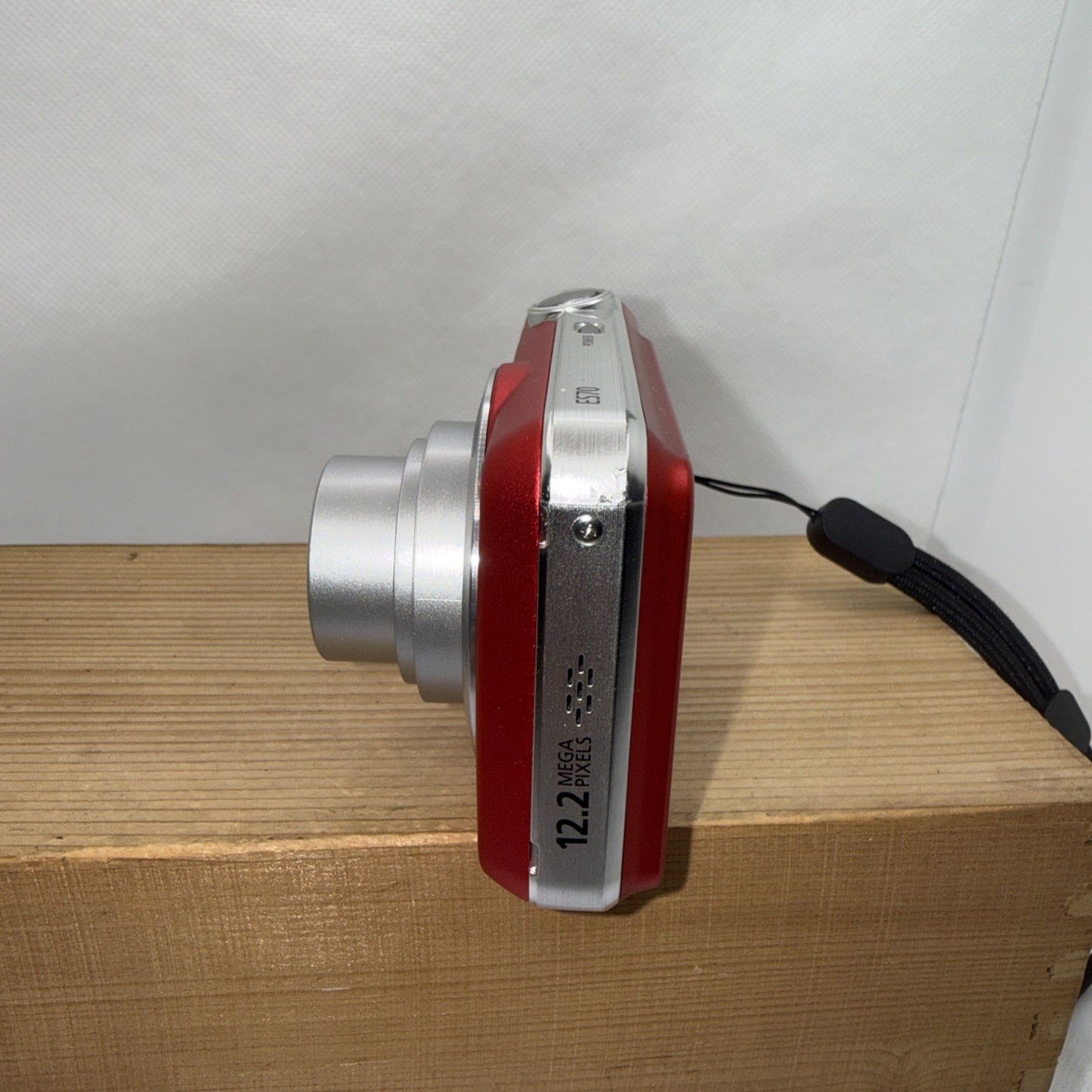 Samsung ES70 12.2MP Digital Camera Red Tested Working  + Charger Battery 4GB SD