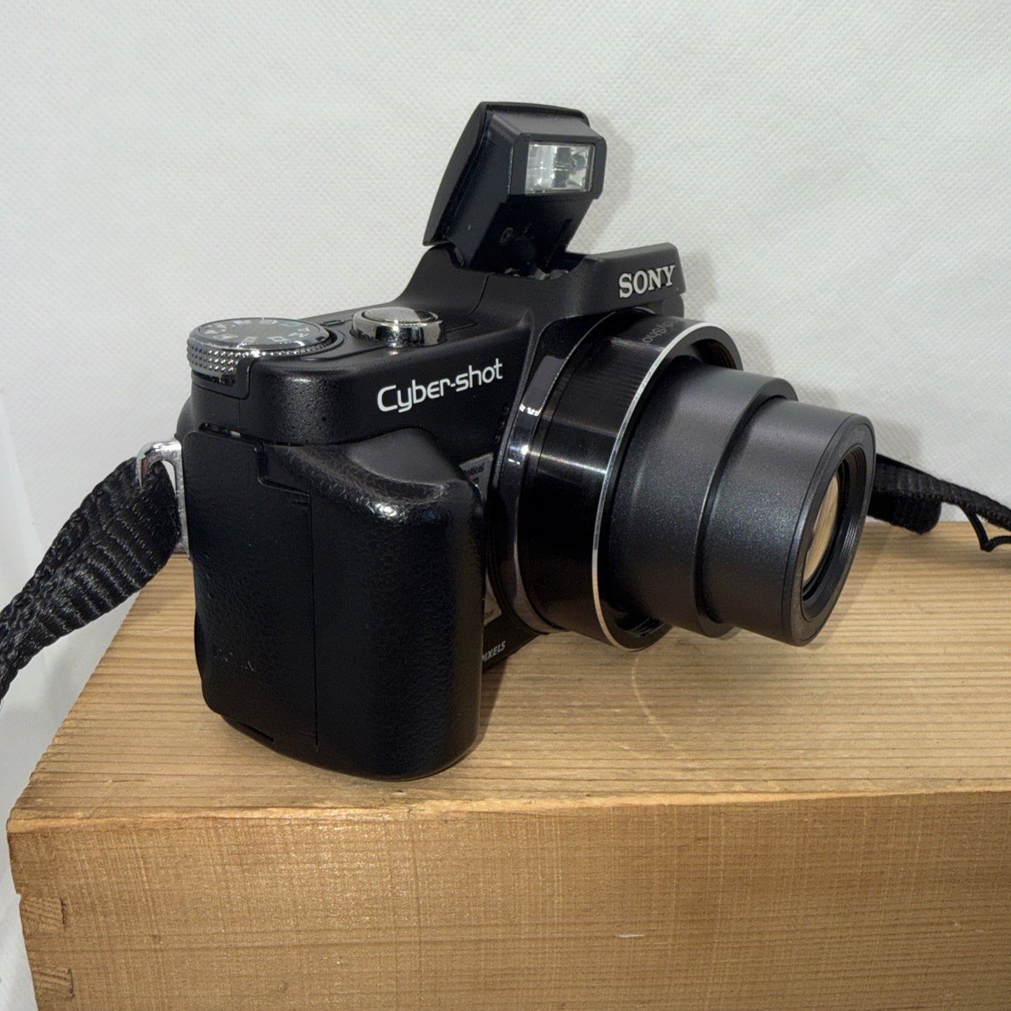 Sony Cyber-shot DSC-H10 Digital Camera 8.1MP Tested *minor Screen Issue* Bundle