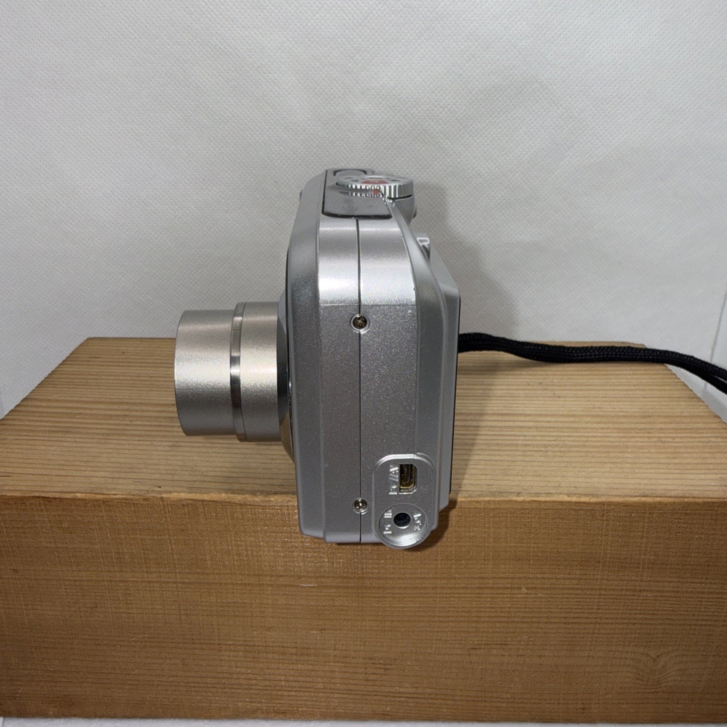 Vivitar Vivicam 4345 4MP Digital Vintage Retro Camera Tested Working + 2GB SD