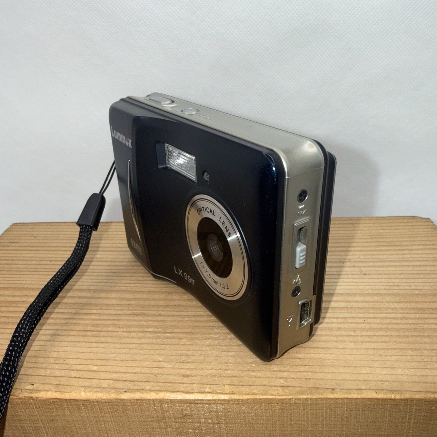 Luminox LX 99FF Digital Camera 9.0MP Tested Working + 4GB SD Card Cheap & Basic